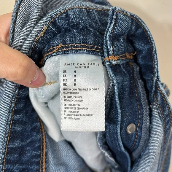 American Eagle Tomgirl Shortall Denim Blue Distressed Overalls Size Medium - Picture 11 of 11